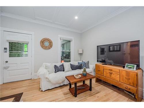 35-37 Powell Street W, Guelph, ON - Indoor Photo Showing Living Room