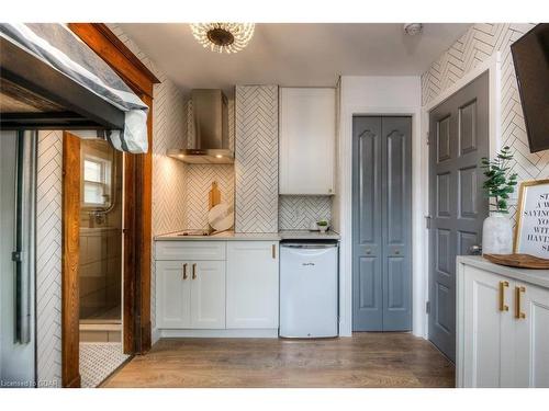 11 Mansion Street, Kitchener, ON - Indoor Photo Showing Kitchen