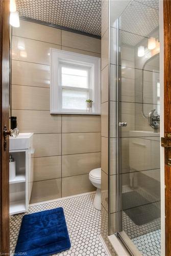 11 Mansion Street, Kitchener, ON - Indoor Photo Showing Bathroom