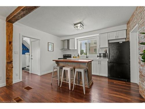 101 Charles Street E, Kitchener, ON - Indoor Photo Showing Kitchen