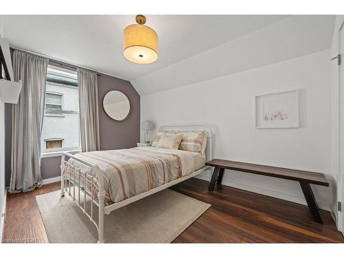 101 Charles Street E, Kitchener, ON - Indoor Photo Showing Bedroom