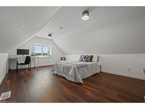 101 Charles Street E, Kitchener, ON - Indoor Photo Showing Bedroom