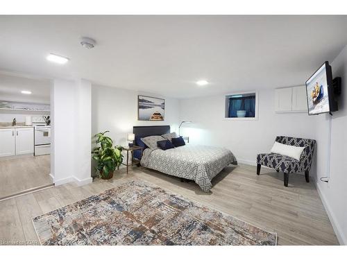 101 Charles Street E, Kitchener, ON - Indoor Photo Showing Bedroom