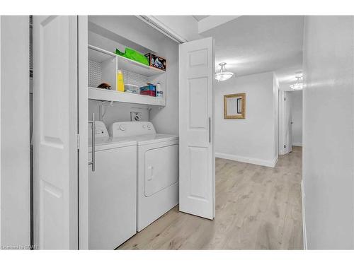 205-358 Waterloo Avenue, Guelph, ON - Indoor Photo Showing Laundry Room