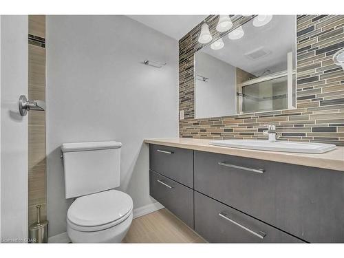 205-358 Waterloo Avenue, Guelph, ON - Indoor Photo Showing Bathroom