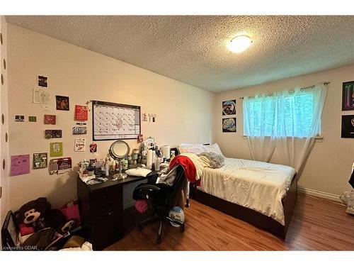 121 Conroy Crescent, Guelph, ON - Indoor Photo Showing Bedroom