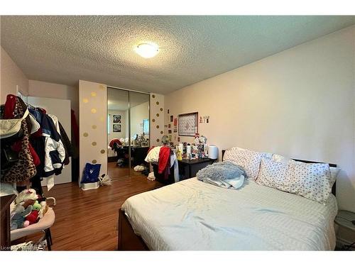 121 Conroy Crescent, Guelph, ON - Indoor Photo Showing Bedroom