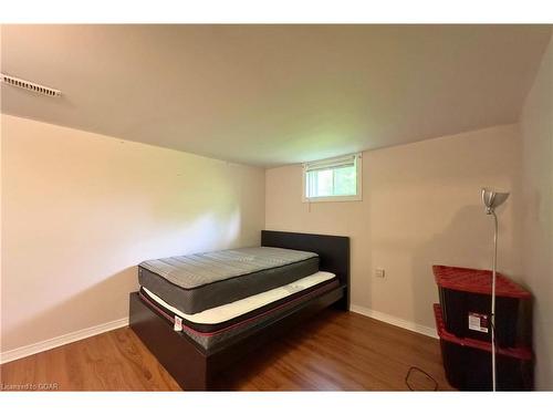 121 Conroy Crescent, Guelph, ON - Indoor Photo Showing Bedroom