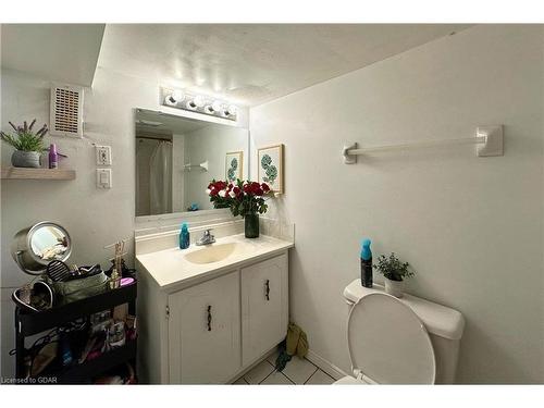 121 Conroy Crescent, Guelph, ON - Indoor Photo Showing Bathroom