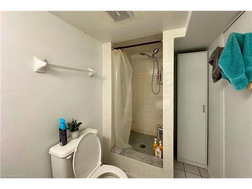 121 Conroy Crescent, Guelph, ON - Indoor Photo Showing Bathroom