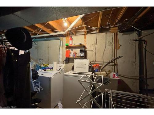 121 Conroy Crescent, Guelph, ON - Indoor Photo Showing Laundry Room