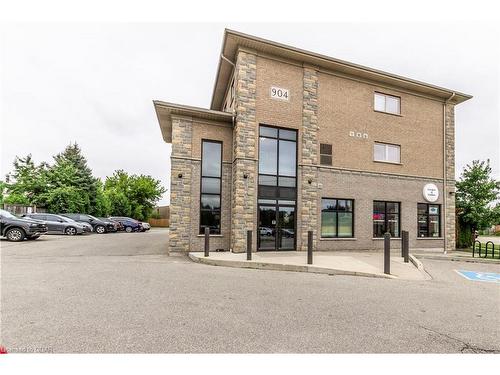 202-904 Paisley Road, Guelph, ON 