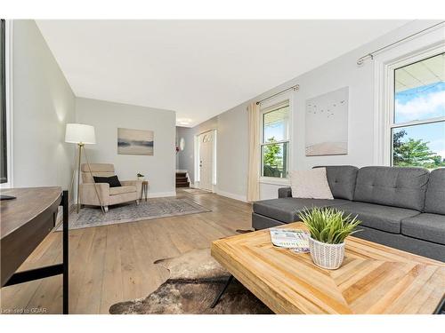 8189 Highway 124, Guelph/Eramosa, ON - Indoor Photo Showing Living Room