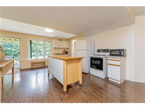 8189 Highway 124, Guelph/Eramosa, ON - Indoor Photo Showing Kitchen