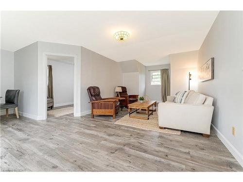 8189 Highway 124, Guelph/Eramosa, ON - Indoor Photo Showing Living Room