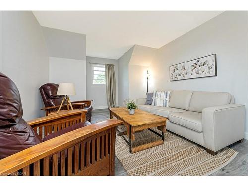 8189 Highway 124, Guelph/Eramosa, ON - Indoor Photo Showing Living Room