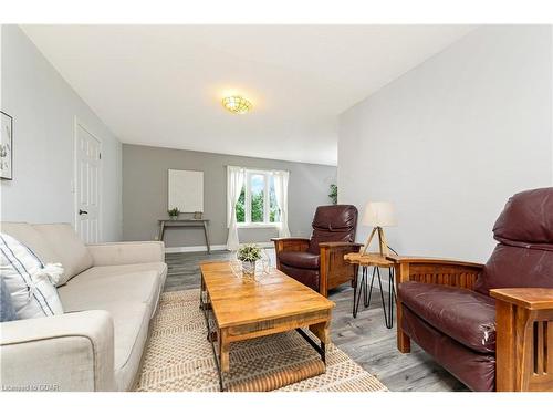 8189 Highway 124, Guelph/Eramosa, ON - Indoor Photo Showing Living Room