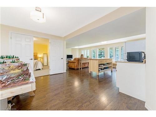 8189 Highway 124, Guelph/Eramosa, ON - Indoor Photo Showing Living Room