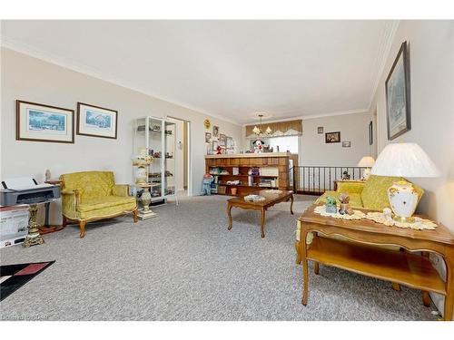 9110 10 Line, Halton Hills, ON - Indoor Photo Showing Living Room