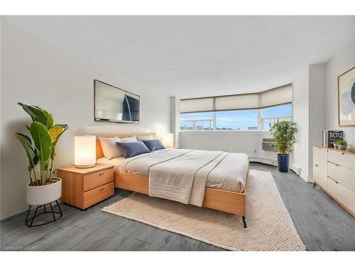 606-55 Yarmouth Street, Guelph, ON - Indoor Photo Showing Bedroom