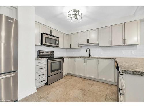 606-55 Yarmouth Street, Guelph, ON - Indoor Photo Showing Kitchen With Stainless Steel Kitchen With Upgraded Kitchen