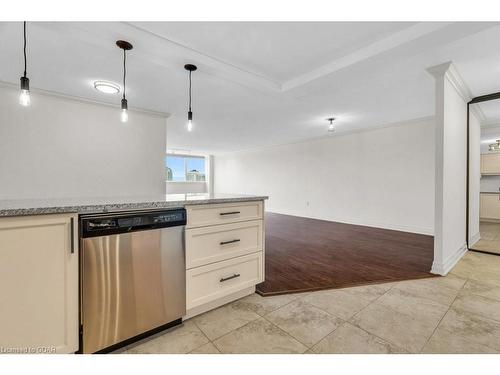 606-55 Yarmouth Street, Guelph, ON - Indoor Photo Showing Kitchen