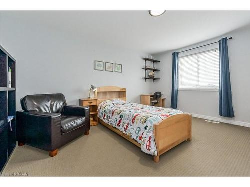 89 Law Drive, Guelph, ON - Indoor Photo Showing Bedroom