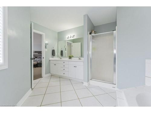 89 Law Drive, Guelph, ON - Indoor Photo Showing Bathroom