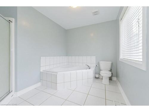 89 Law Drive, Guelph, ON - Indoor Photo Showing Bathroom