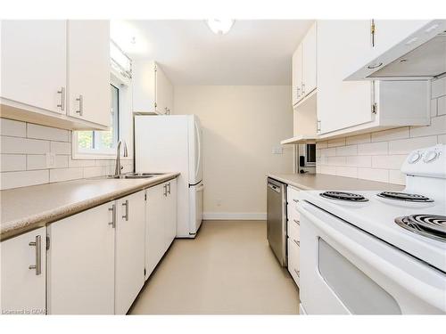 238 Cedar Street, Cambridge, ON - Indoor Photo Showing Kitchen With Double Sink