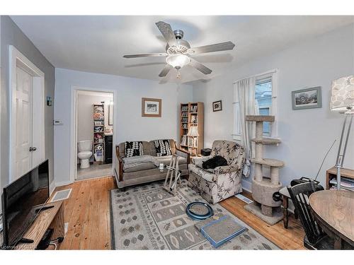 38 Huron Street, Guelph, ON - Indoor Photo Showing Living Room