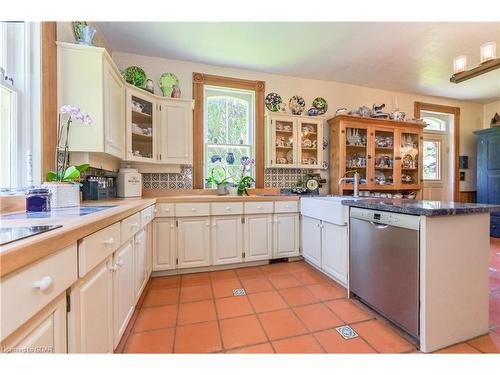 935 Scotland Street, Fergus, ON - Indoor Photo Showing Kitchen