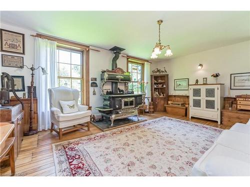 935 Scotland Street, Fergus, ON - Indoor Photo Showing Living Room