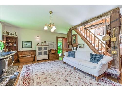 935 Scotland Street, Fergus, ON - Indoor Photo Showing Living Room