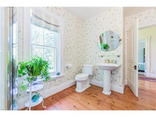 935 Scotland Street, Fergus, ON - Indoor Photo Showing Bathroom