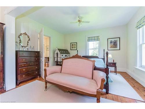 935 Scotland Street, Fergus, ON - Indoor Photo Showing Living Room