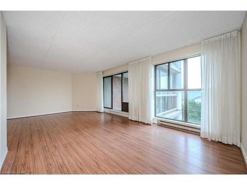 608-22 Marilyn Drive, Guelph, ON - Indoor Photo Showing Other Room