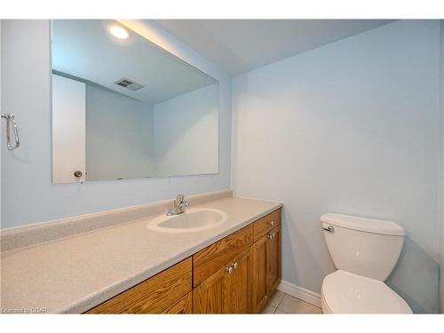 608-22 Marilyn Drive, Guelph, ON - Indoor Photo Showing Bathroom