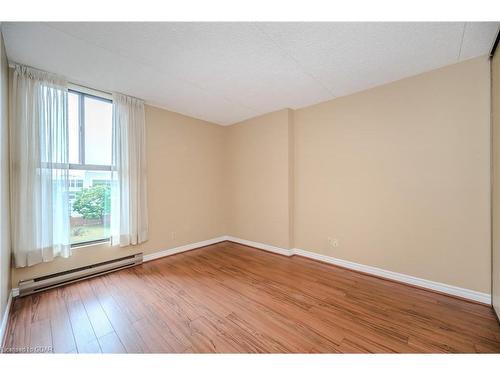 608-22 Marilyn Drive, Guelph, ON - Indoor Photo Showing Other Room