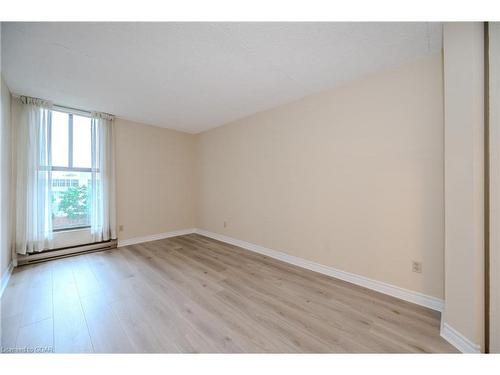 608-22 Marilyn Drive, Guelph, ON - Indoor Photo Showing Other Room