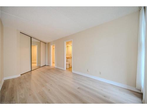 608-22 Marilyn Drive, Guelph, ON - Indoor Photo Showing Other Room