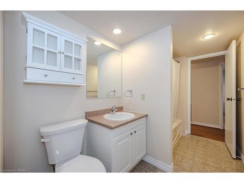 608-22 Marilyn Drive, Guelph, ON - Indoor Photo Showing Bathroom