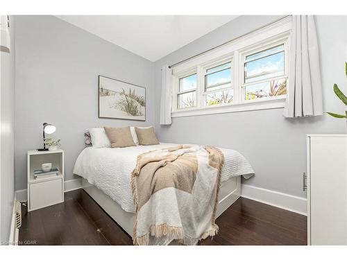 320 Mill Street, Kitchener, ON - Indoor Photo Showing Bedroom