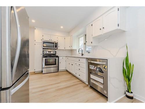 142 Renfield Street, Guelph, ON - Indoor Photo Showing Kitchen