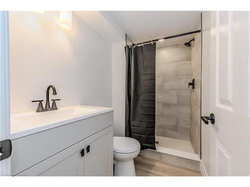 142 Renfield Street, Guelph, ON - Indoor Photo Showing Bathroom