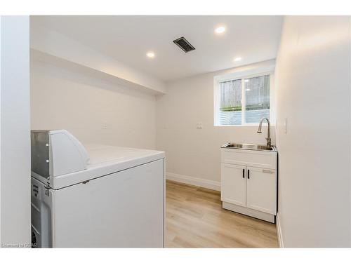 142 Renfield Street, Guelph, ON - Indoor Photo Showing Laundry Room