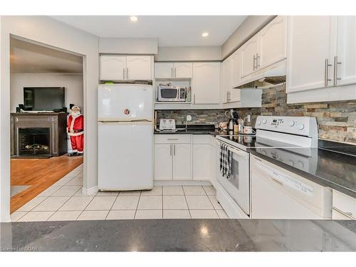 109 Hawkins Drive, Cambridge, ON - Indoor Photo Showing Kitchen