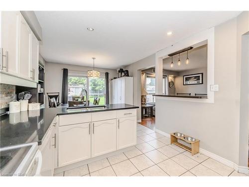 109 Hawkins Drive, Cambridge, ON - Indoor Photo Showing Kitchen