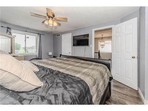 109 Hawkins Drive, Cambridge, ON - Indoor Photo Showing Bedroom