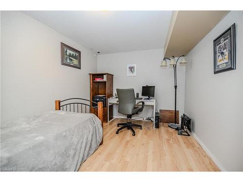 109 Hawkins Drive, Cambridge, ON - Indoor Photo Showing Bedroom